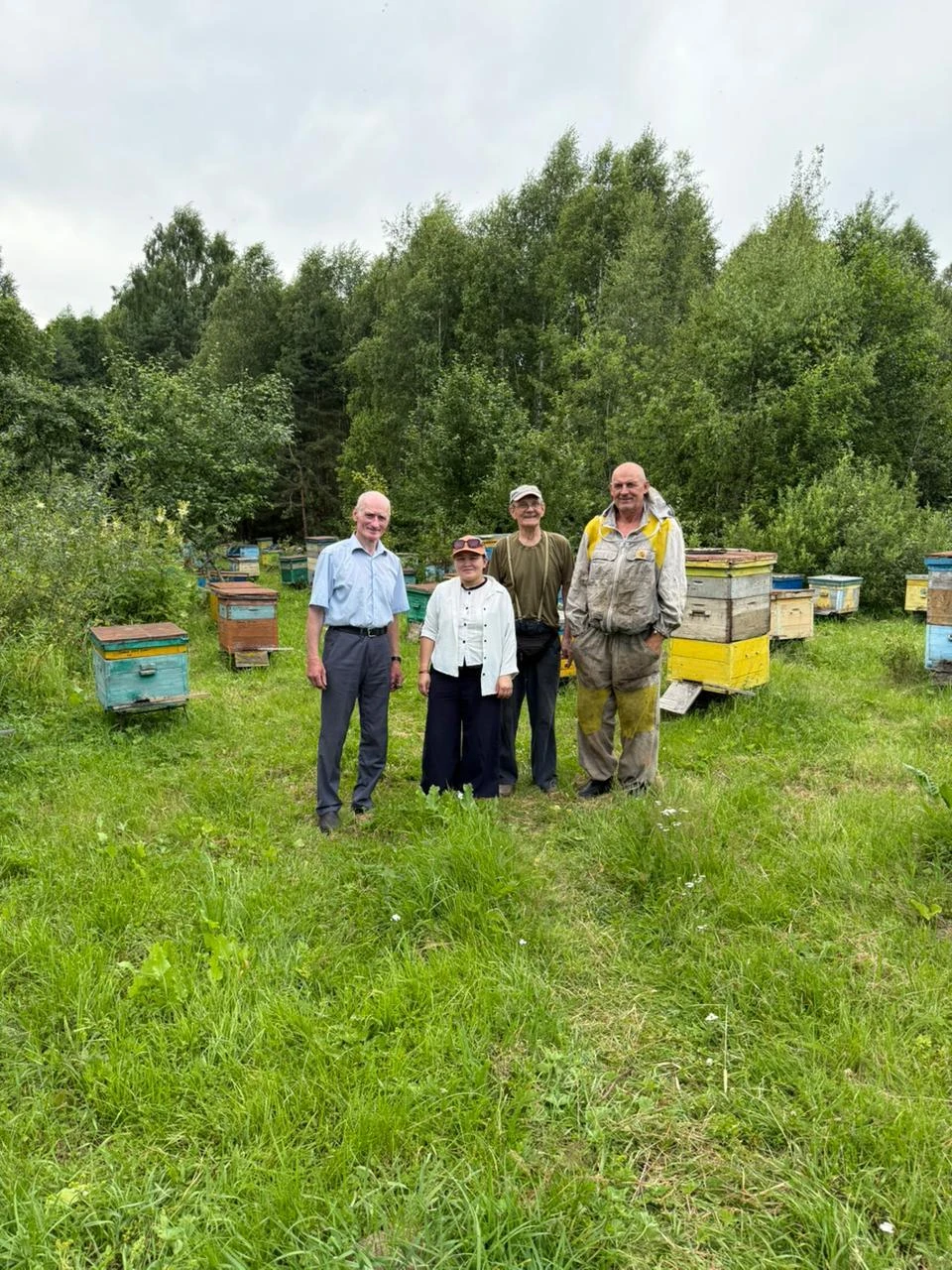 KRILF Scientists Complete Beekeeping Genetics Internship in Russia