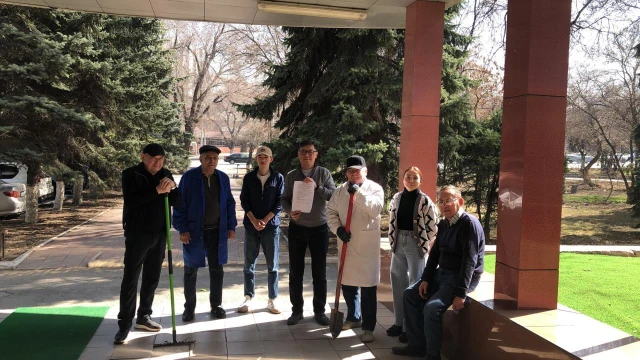 Сотрудники института животноводства провели весенний субботник в честь Дня Жаңару